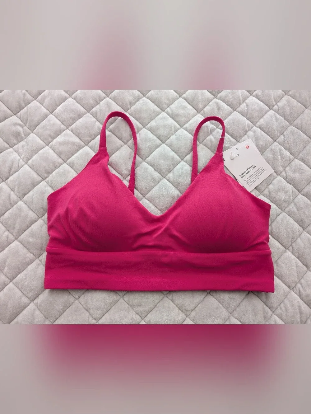 NWT Lululemon Focuser Scoop-neck Nulu Lightweight Bra, Size Medium